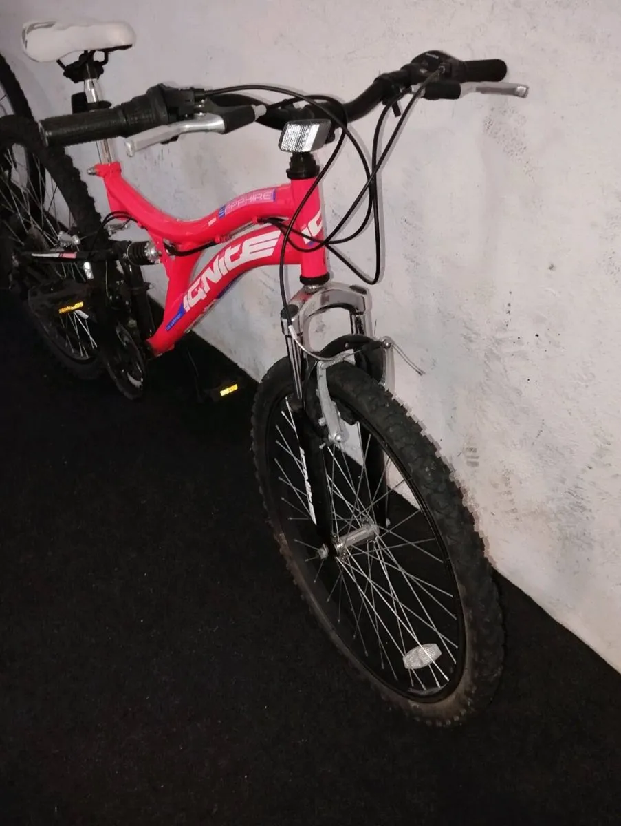 Girls 24inch bike - Image 3