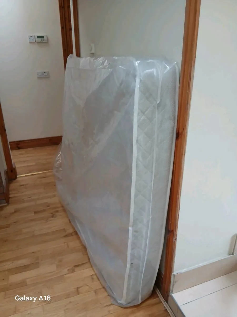 Double memory foam mattress unwanted gift only €50 - Image 3