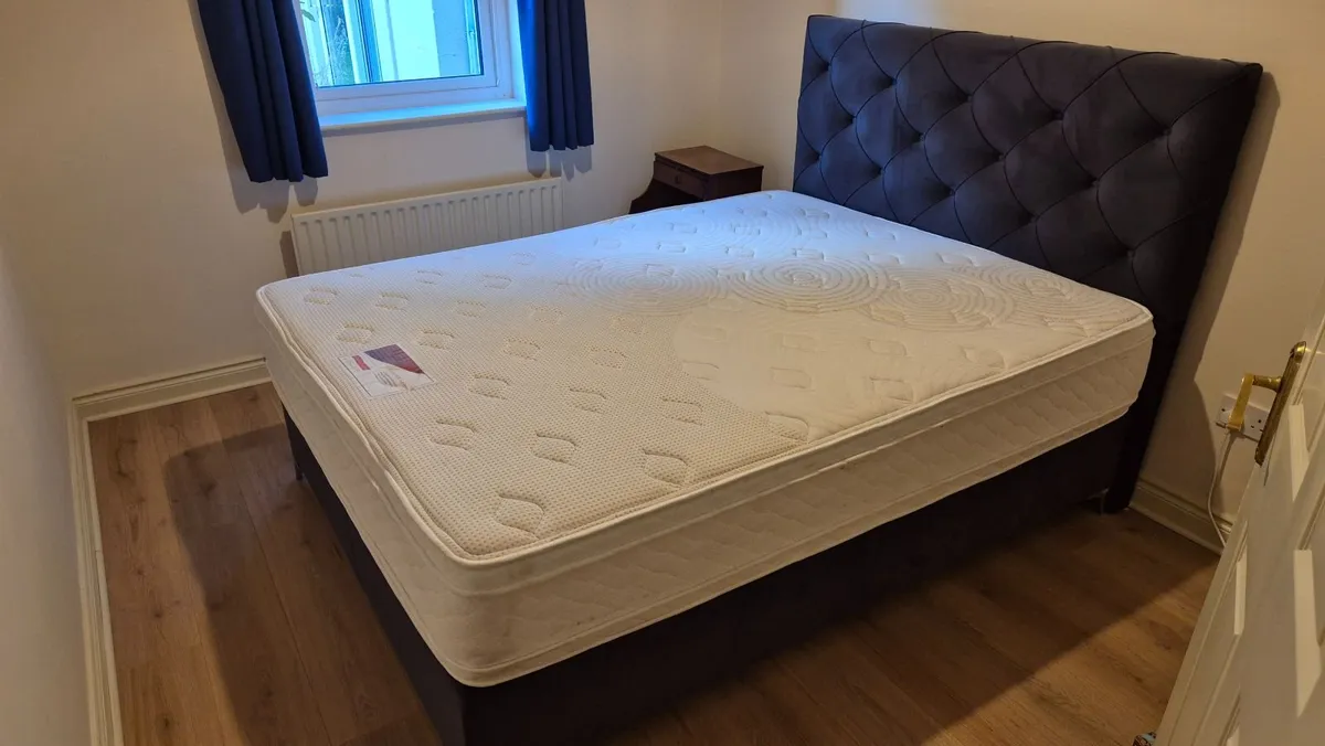King Bed - Like new - - Image 1