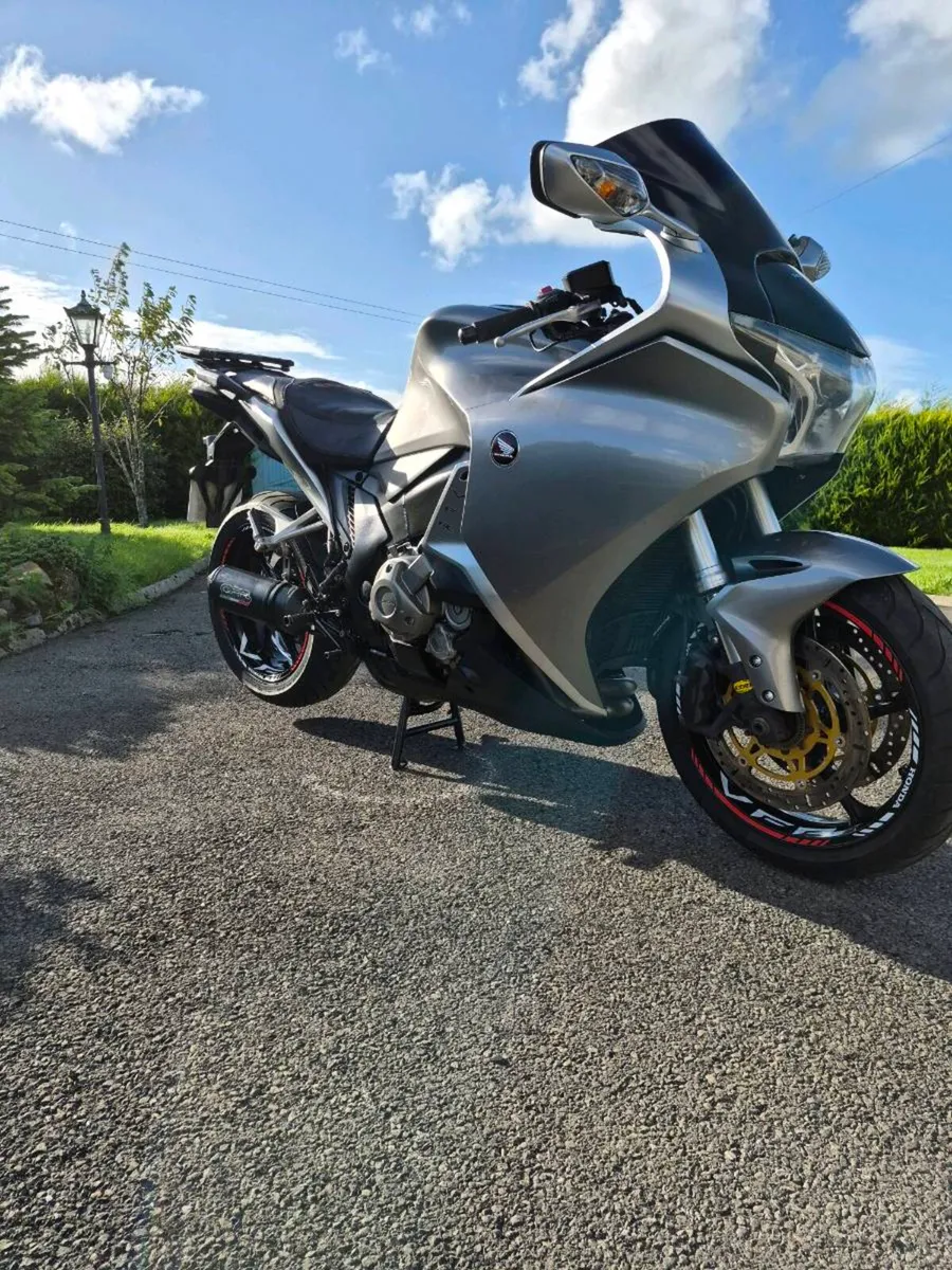 HONDA VFR 1200F DCT - Image 1