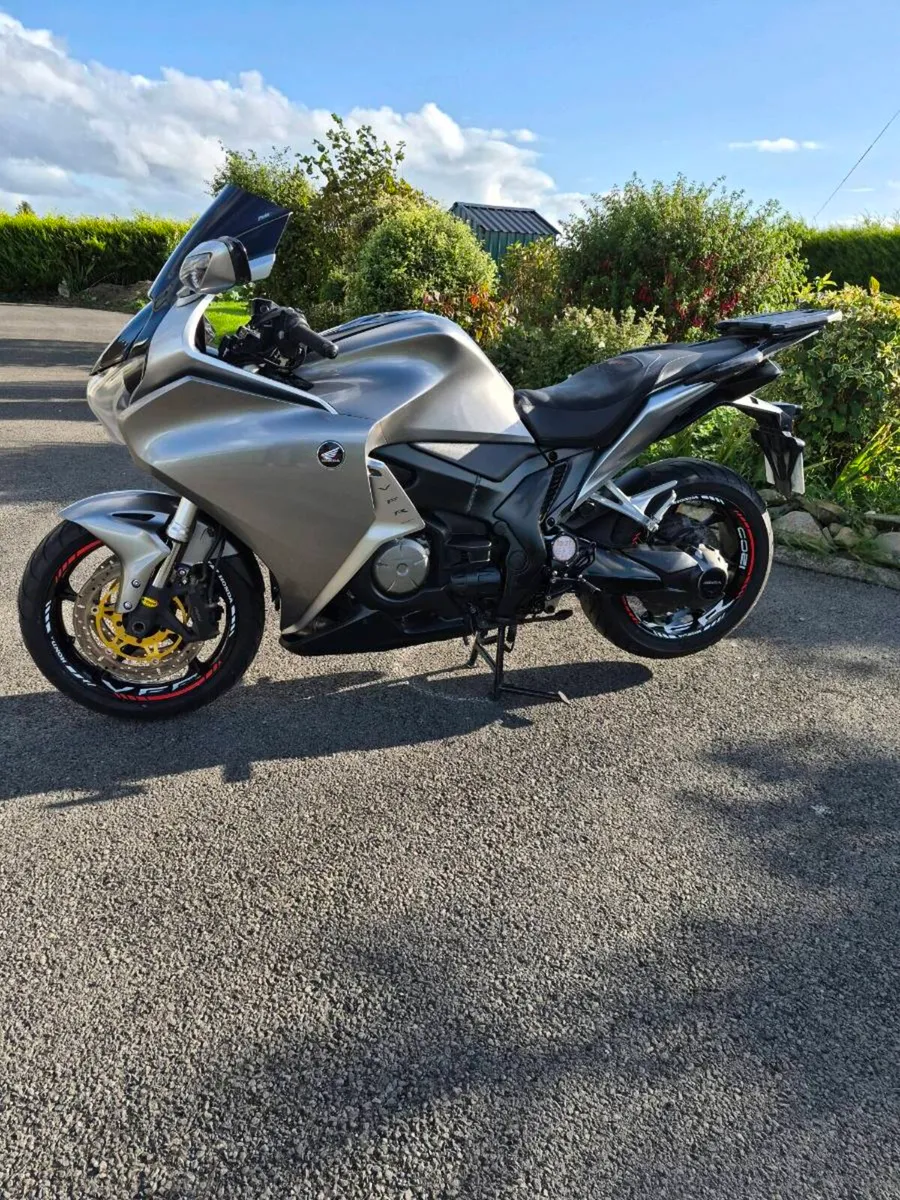 HONDA VFR 1200F DCT - Image 2