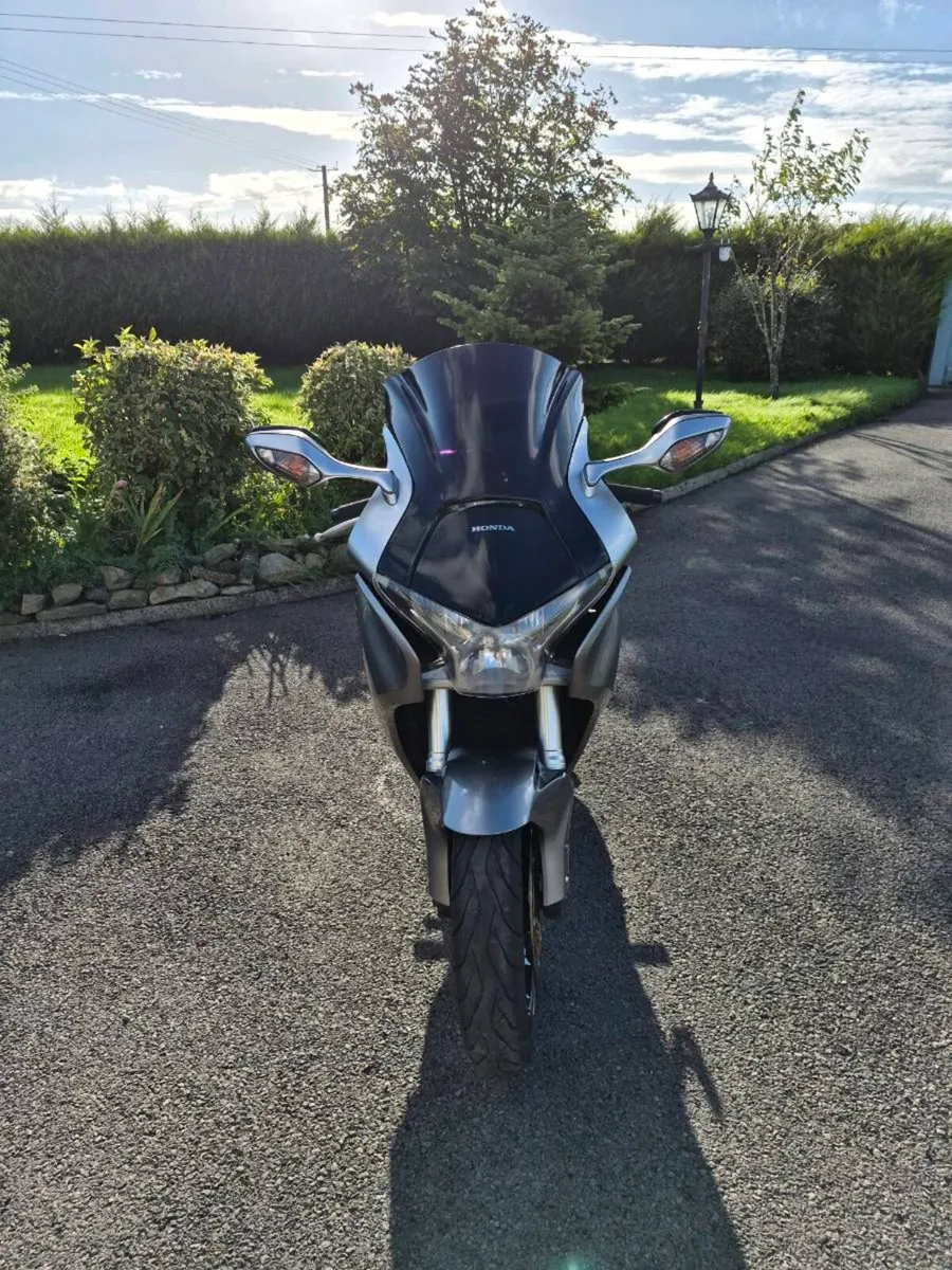 HONDA VFR 1200F DCT - Image 3