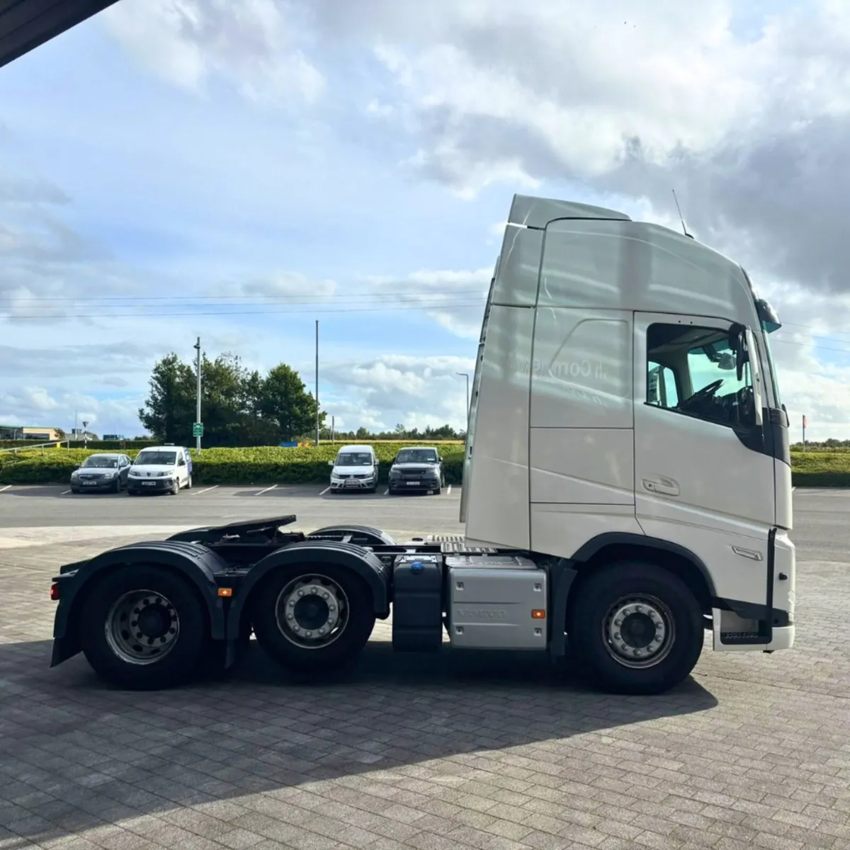 2023 FH460 6x2 - Image 4