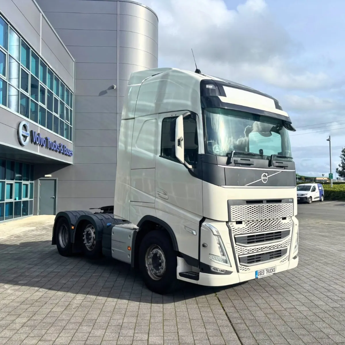 2023 FH460 6x2 - Image 3
