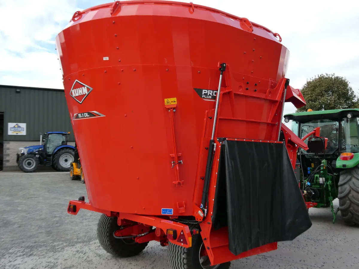 Kuhn DL15.1 Feeder Wagon/ straw bedder - Image 2