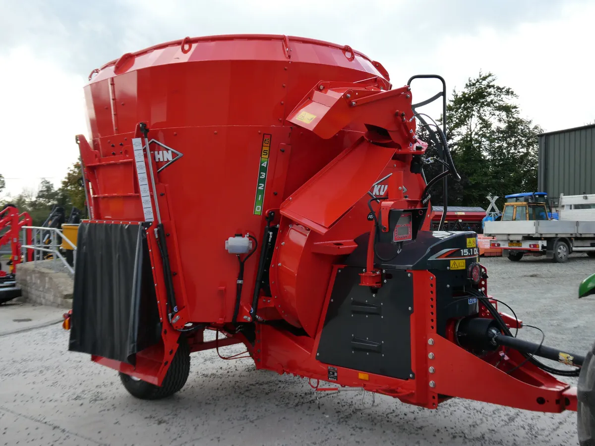 Kuhn DL15.1 Feeder Wagon/ straw bedder - Image 3
