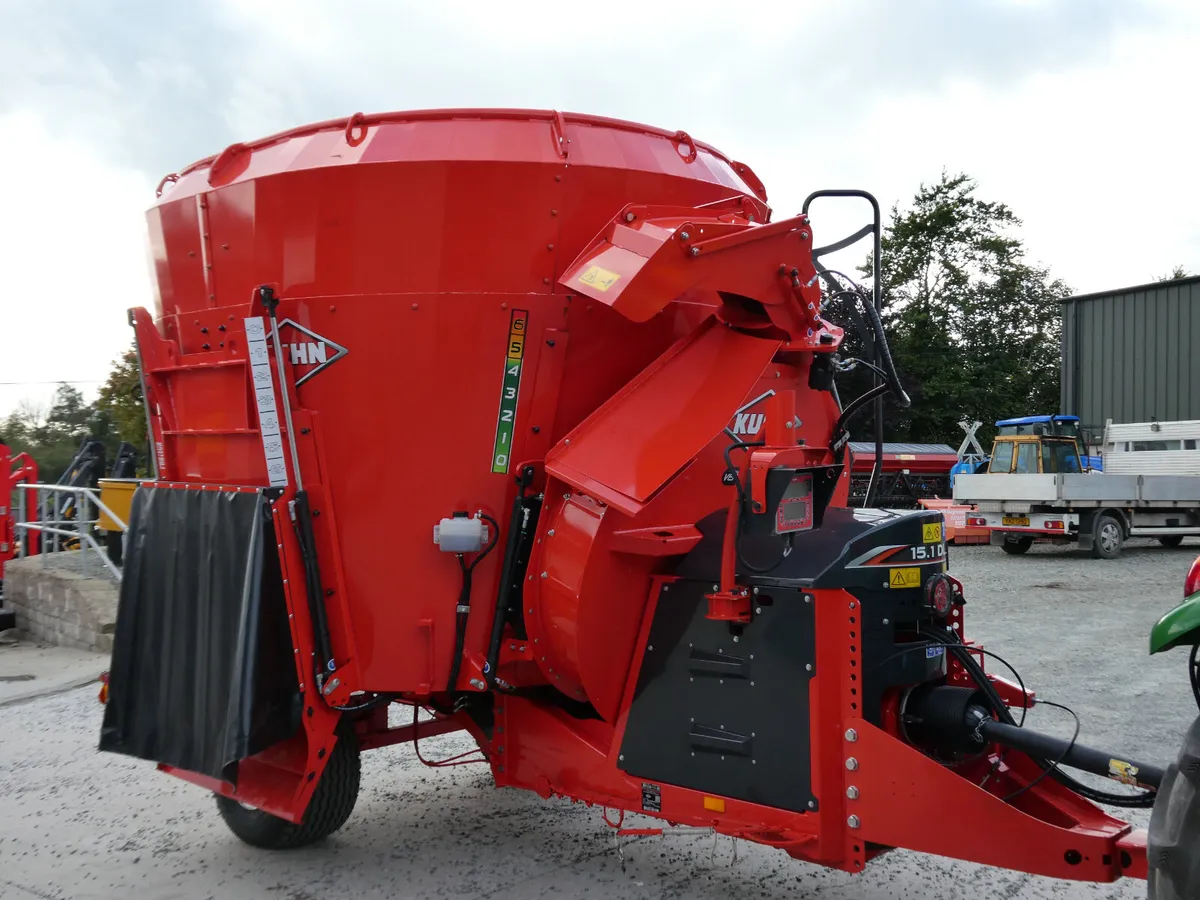 Kuhn DL15.1 Feeder Wagon/ straw bedder - Image 1