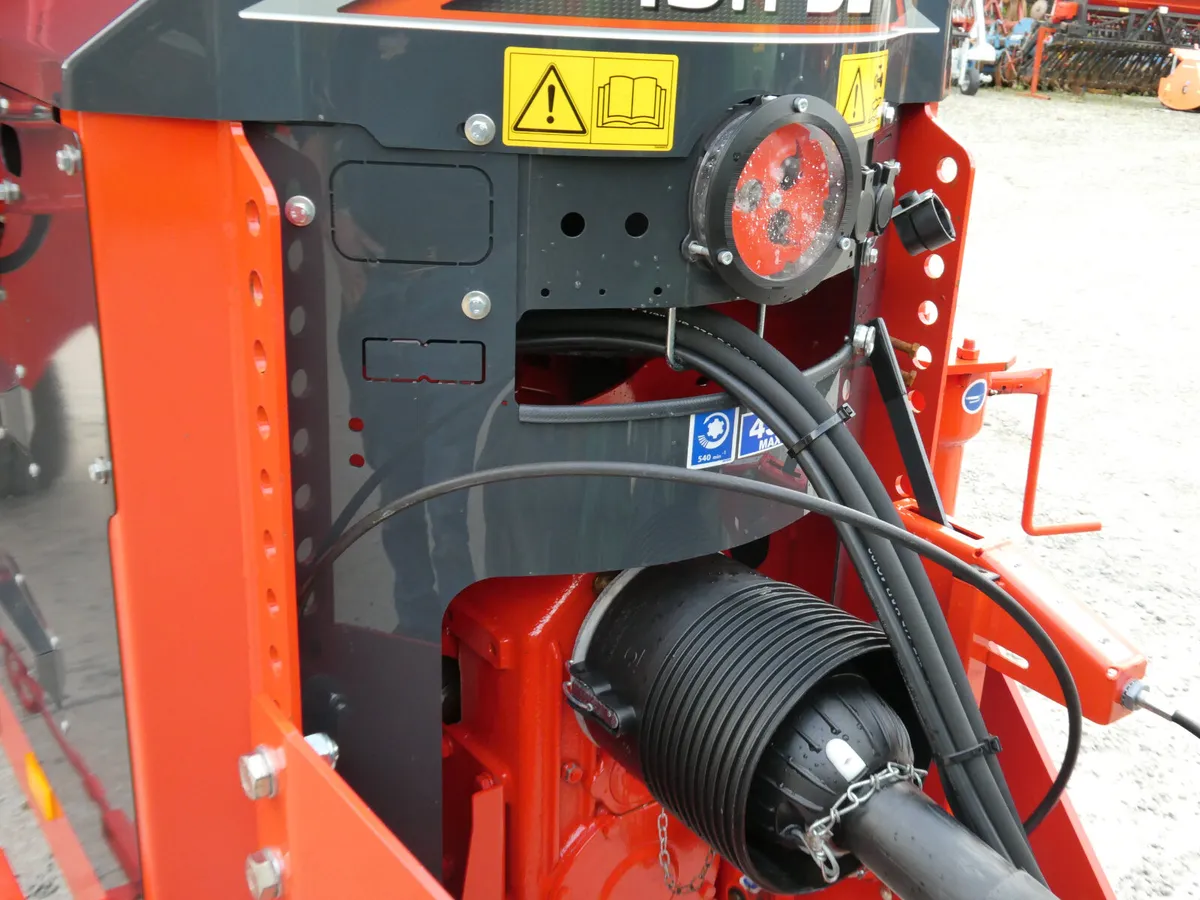 Kuhn DL15.1 Feeder Wagon/ straw bedder - Image 4