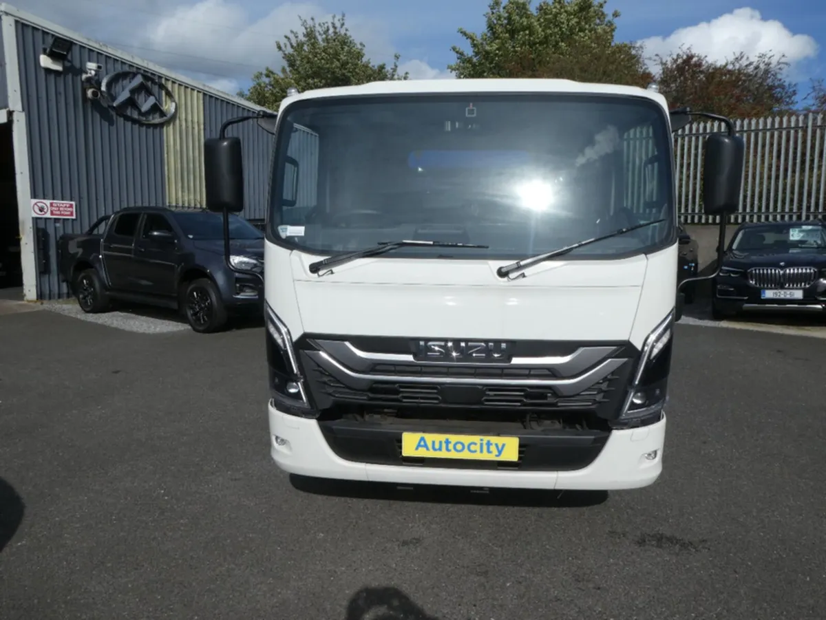 Isuzu NNR 7.5 Ton with Tool Box - Image 2