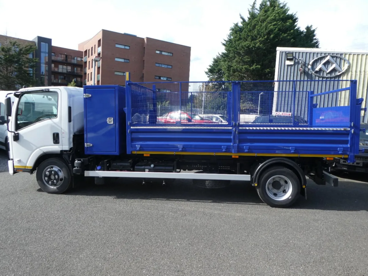 Isuzu NNR 7.5 Ton with Tool Box - Image 4