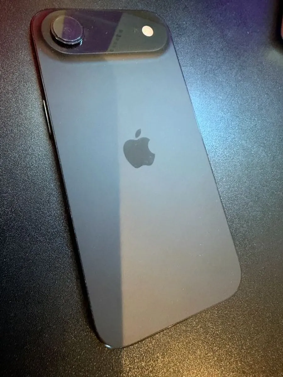 iPhone Air & MagSafe Battery - Image 3