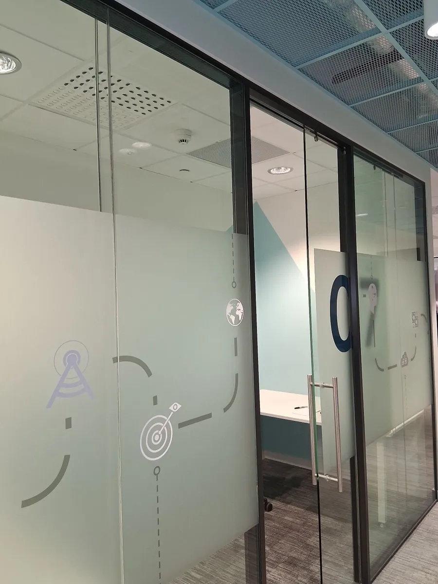 Glass partition office wall - Image 1