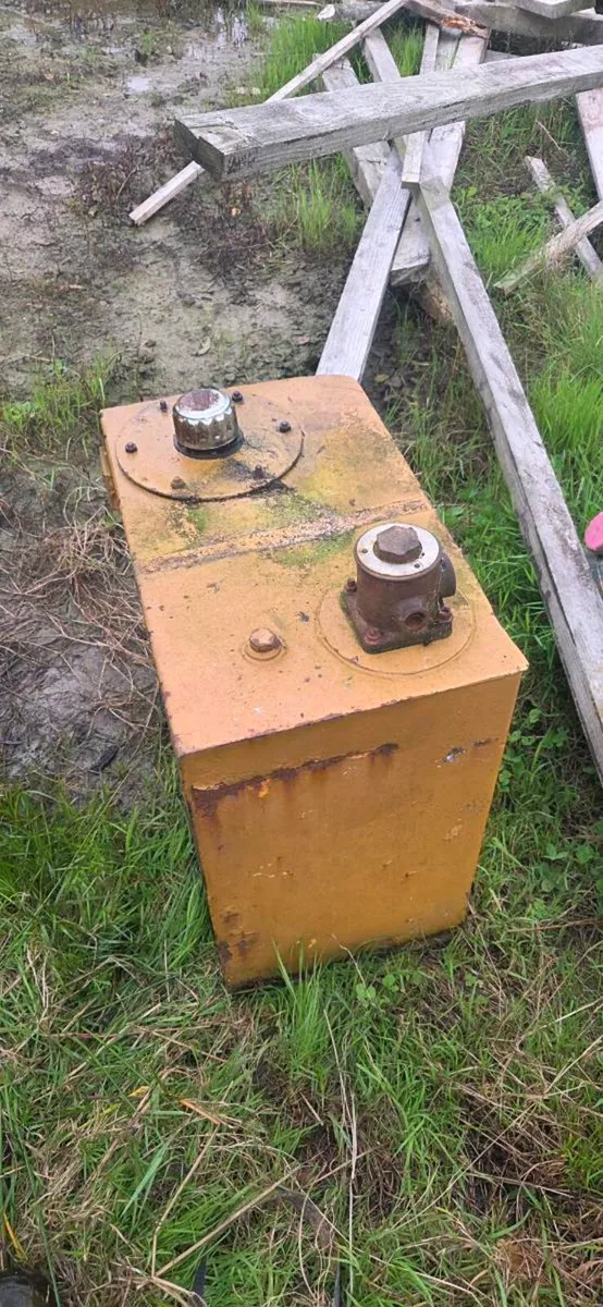 Oil tank - Image 2