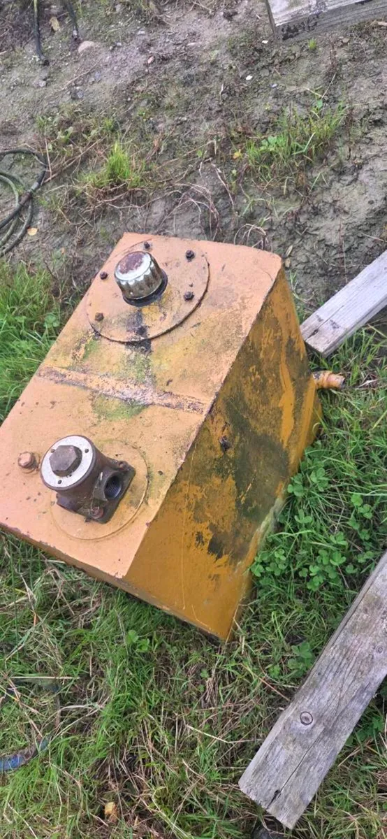 Oil tank - Image 3
