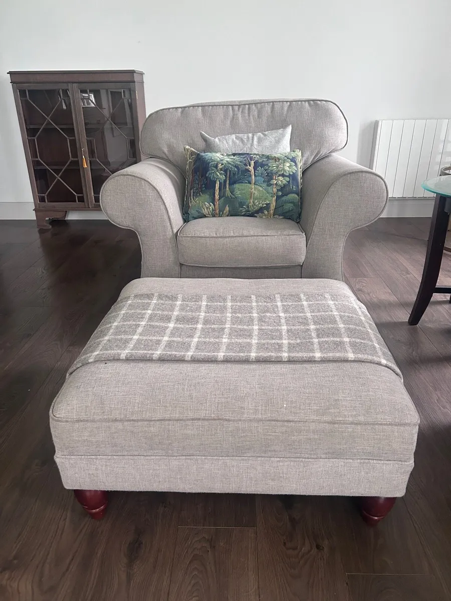Couches - Image 2