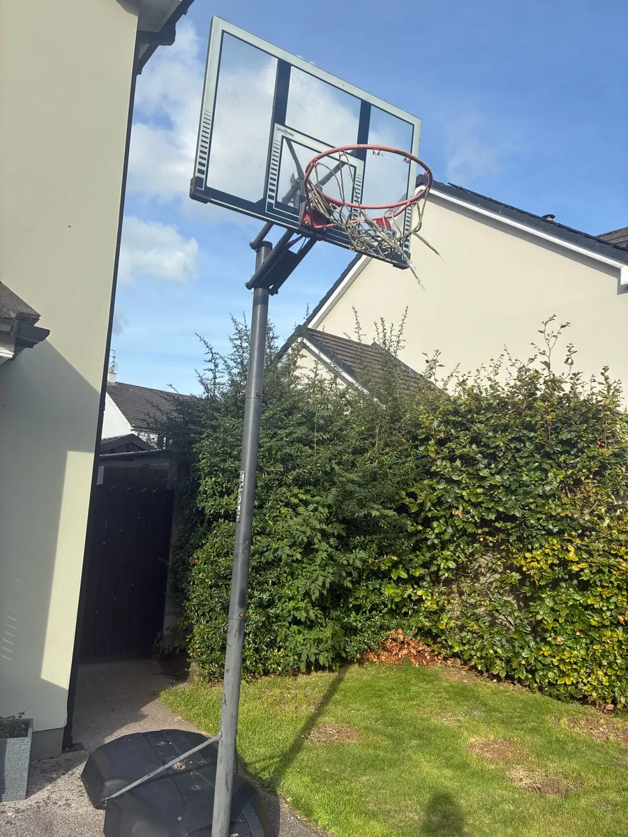 Basketball hoop - Image 1