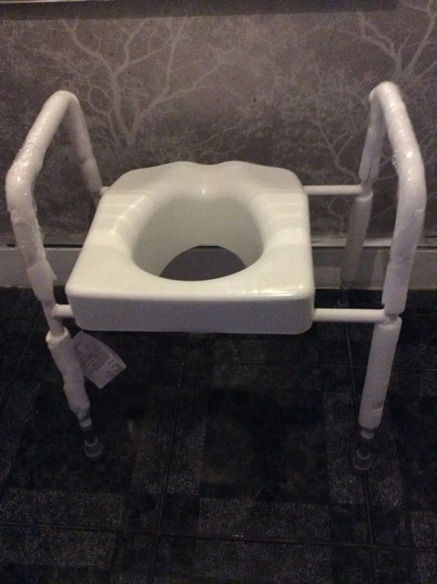 Toilet frame - Image 2