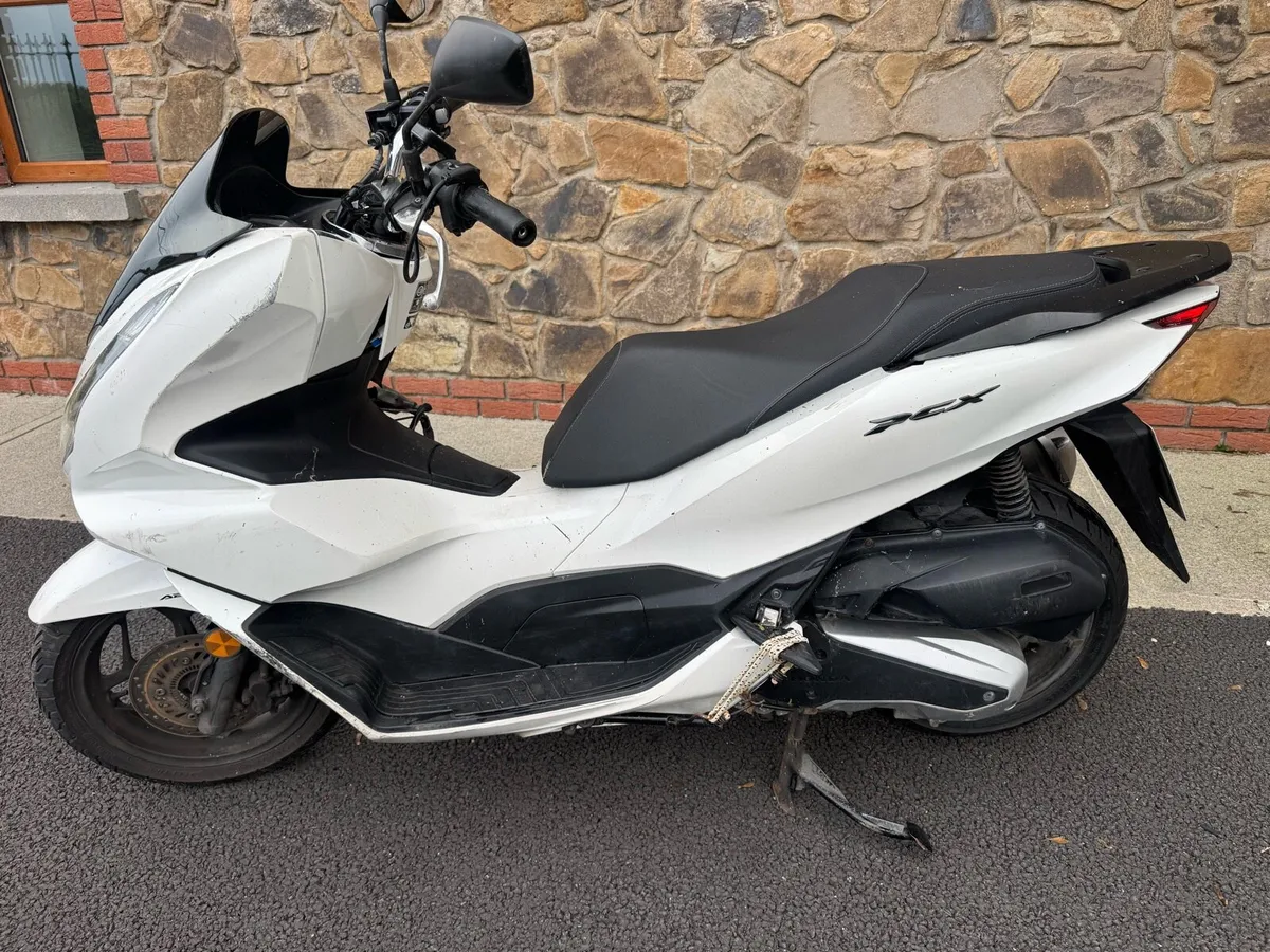 2024 Honda Ww125a PCX - Image 2