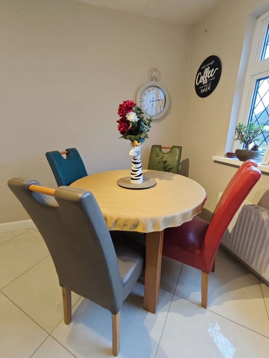 Dining table and chairs - Image 1
