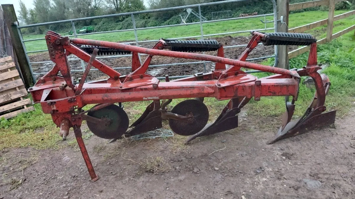 Sandrum 3 furrow Plough - Image 3