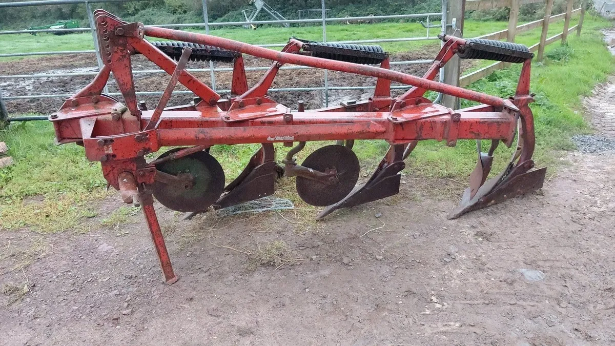 Sandrum 3 furrow Plough - Image 2
