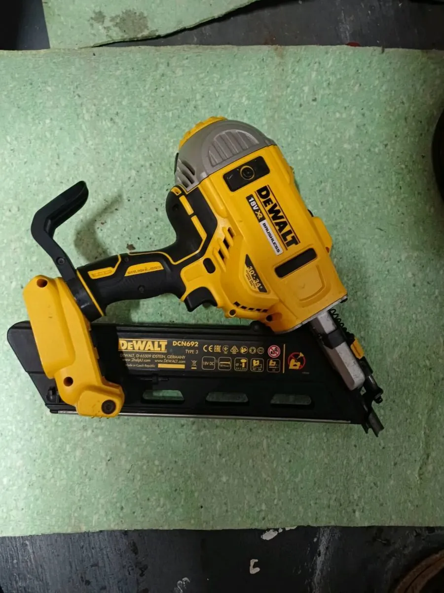 Dewalt nailer - Image 1