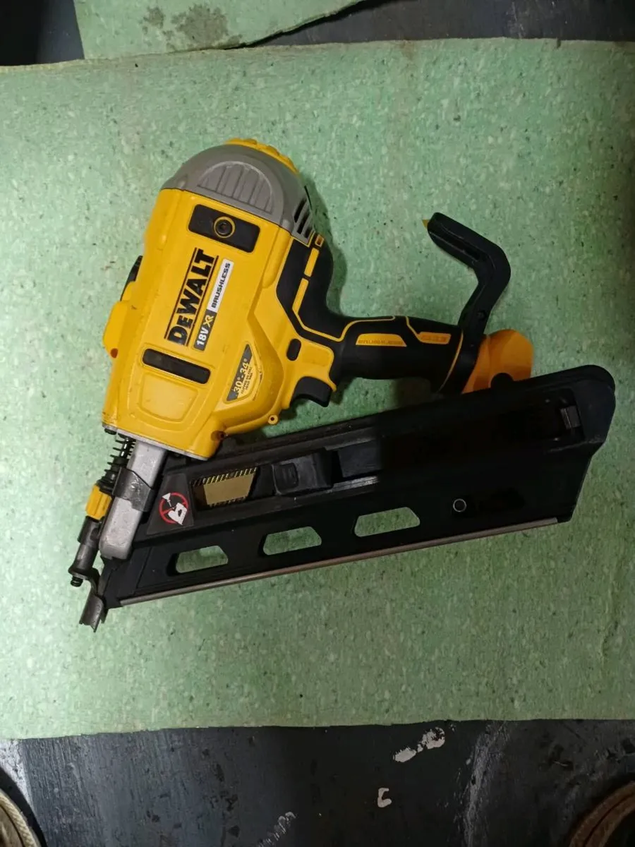 Dewalt nailer - Image 2