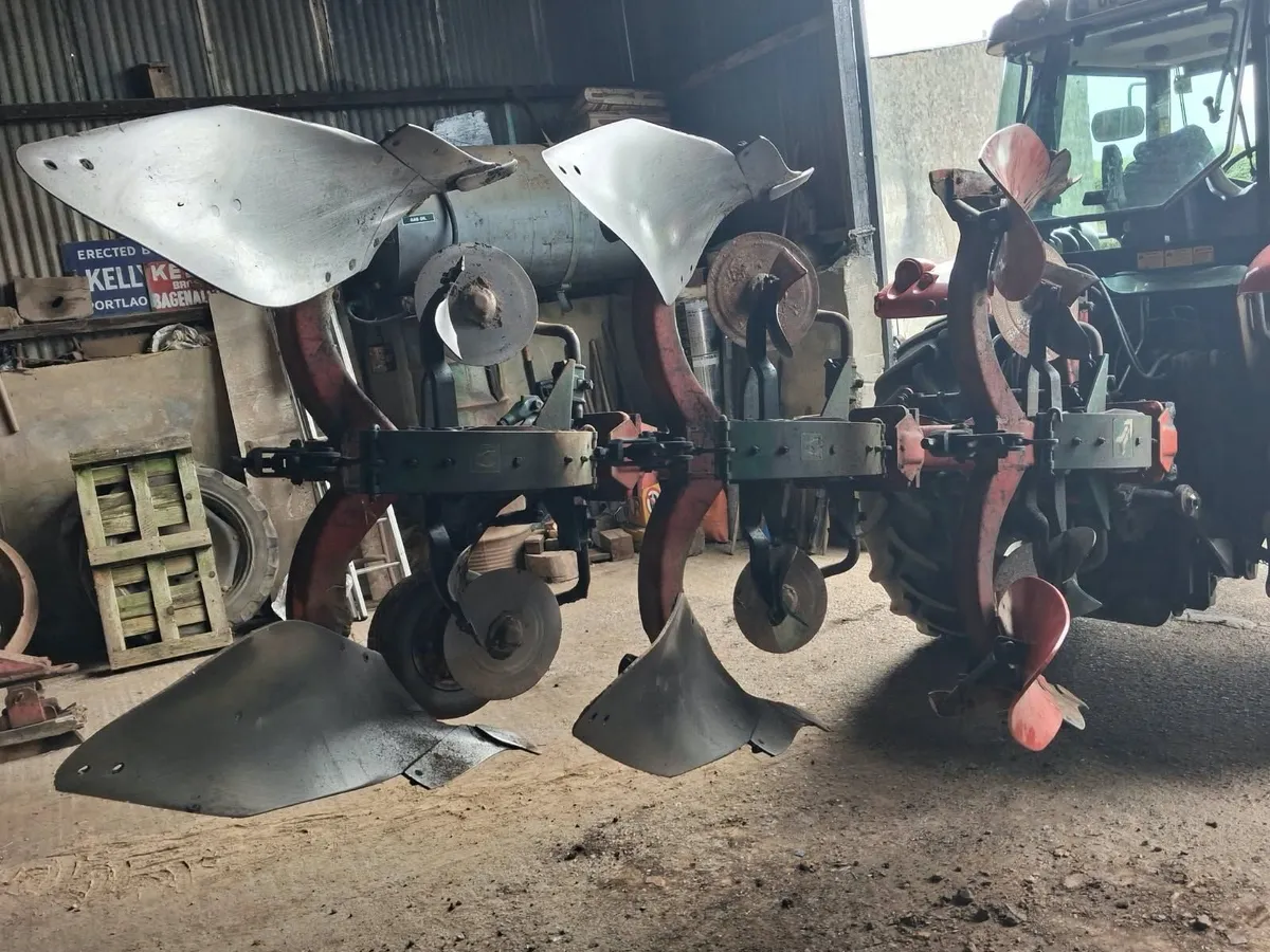 3 Furrow 16" Reversible Keverneland Plough - Image 2
