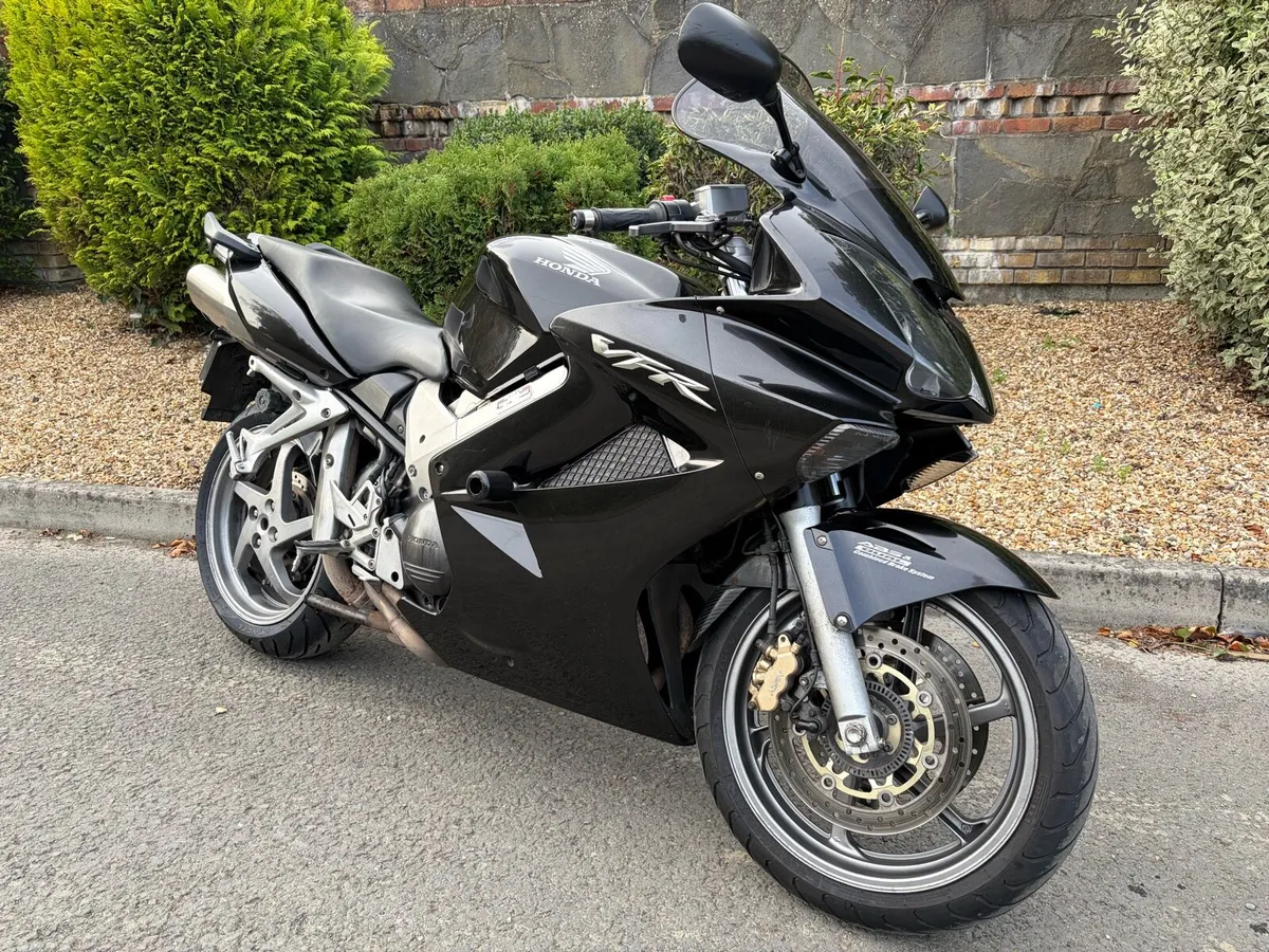 HONDA VFR800 - Image 1