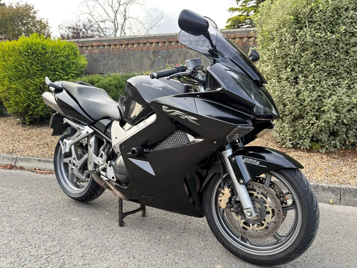 HONDA VFR800 - Image 2