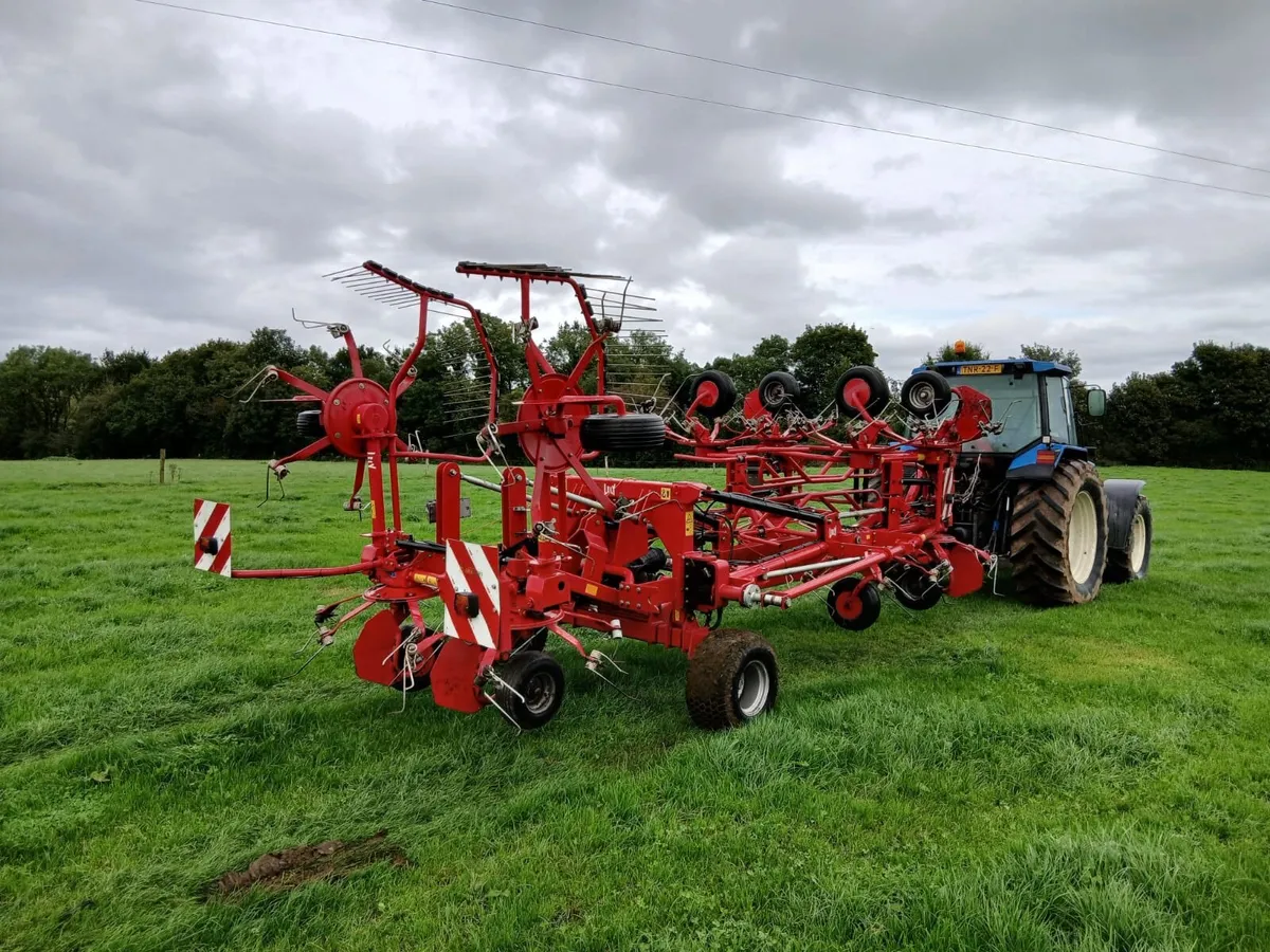 Lely Lotus 1325 tedder. 12 rotor - Image 1