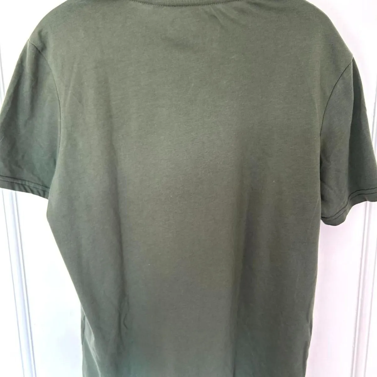Lyle & Scott Men's Green /Khaki T-shirt, size S - Image 2
