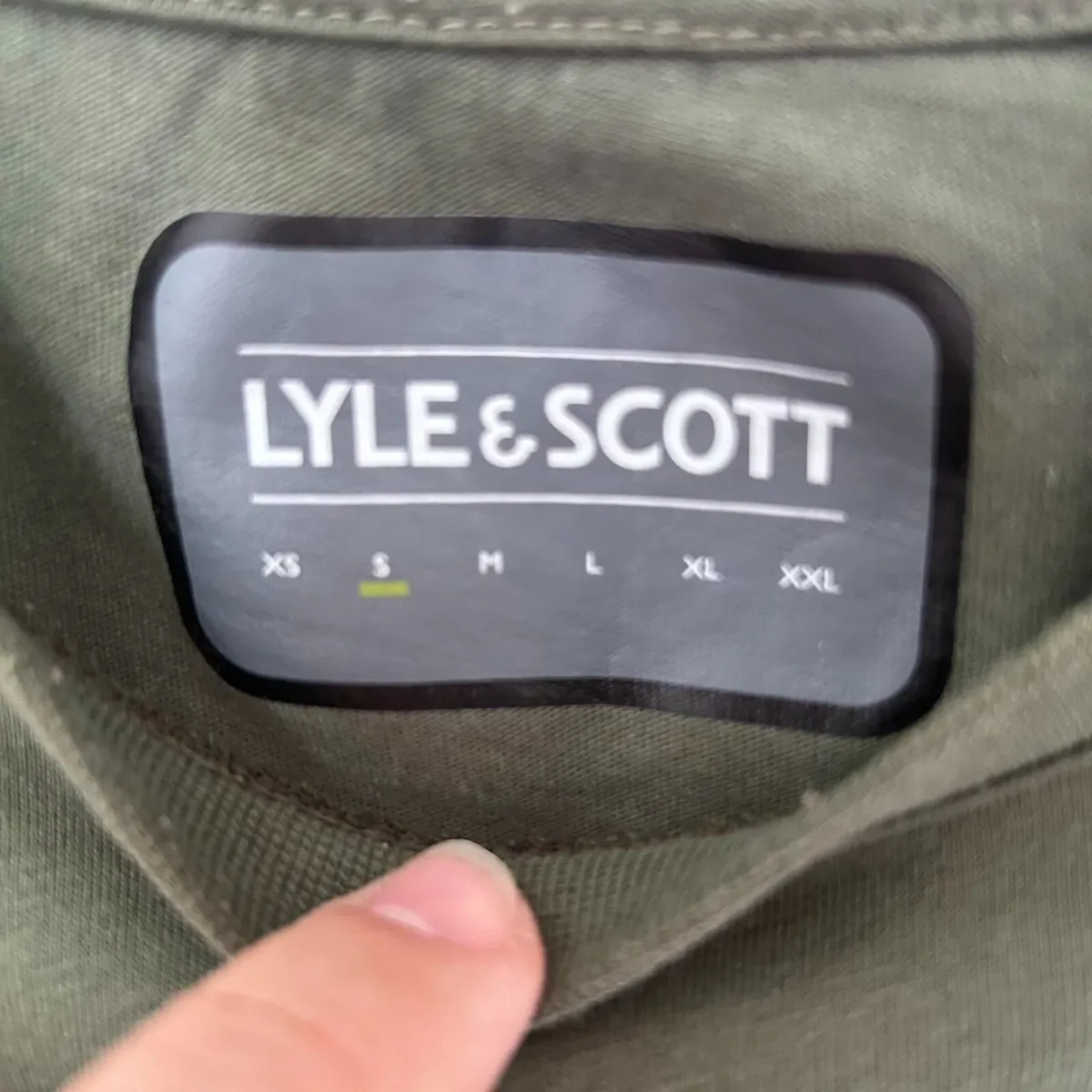 Lyle & Scott Men's Green /Khaki T-shirt, size S - Image 3