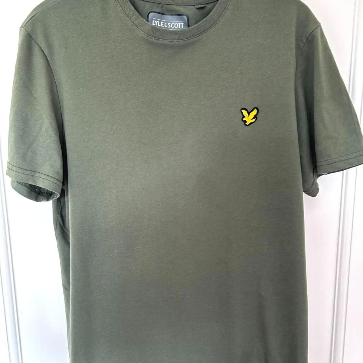 Lyle & Scott Men's Green /Khaki T-shirt, size S - Image 1