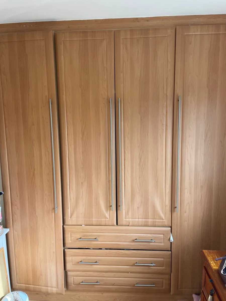 Built in wardrobe - Image 2
