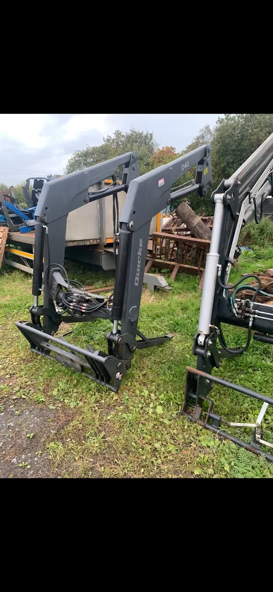 Quicke Q40 loader - Image 1