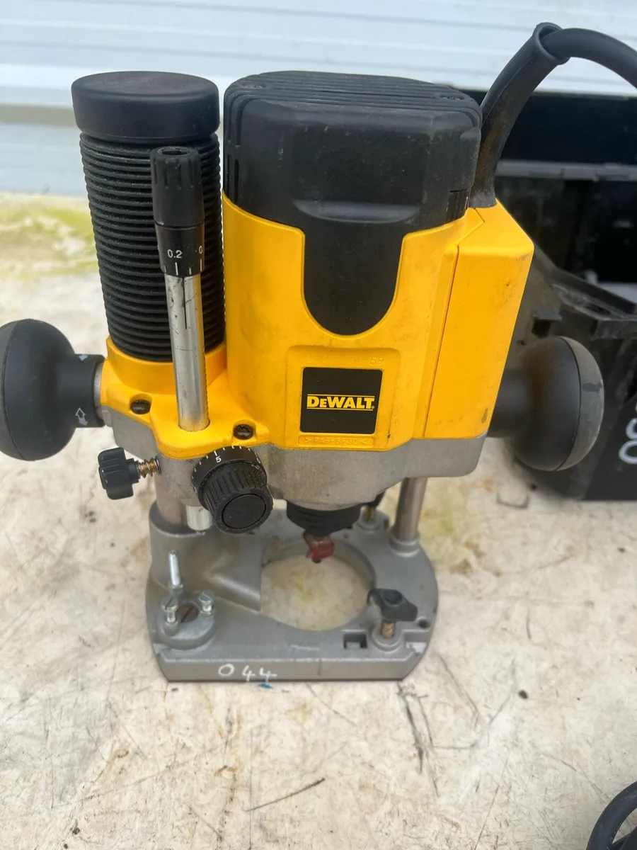 Router Dewalt DW621 1/4 inch plunge router - Image 3