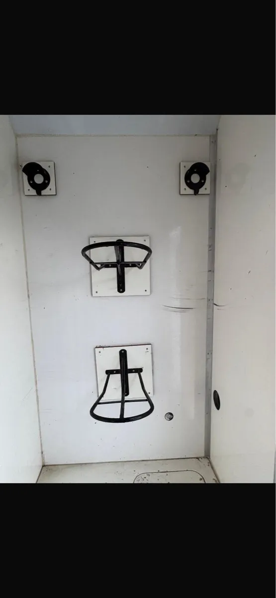 Two stall stallion horse box - Image 3