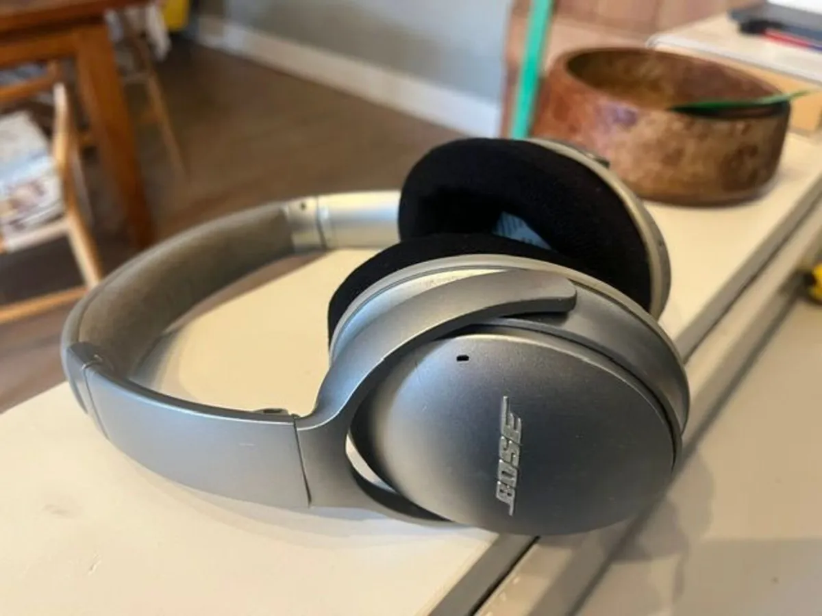 Bose Headphones - Image 3