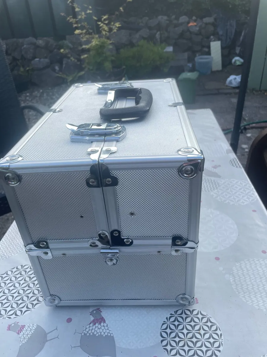 Cosmetic Case & Glass 3 Tier Table - Image 1