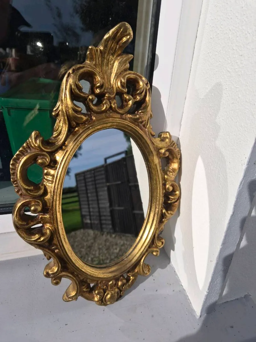 Small  gilt mirror - Image 2