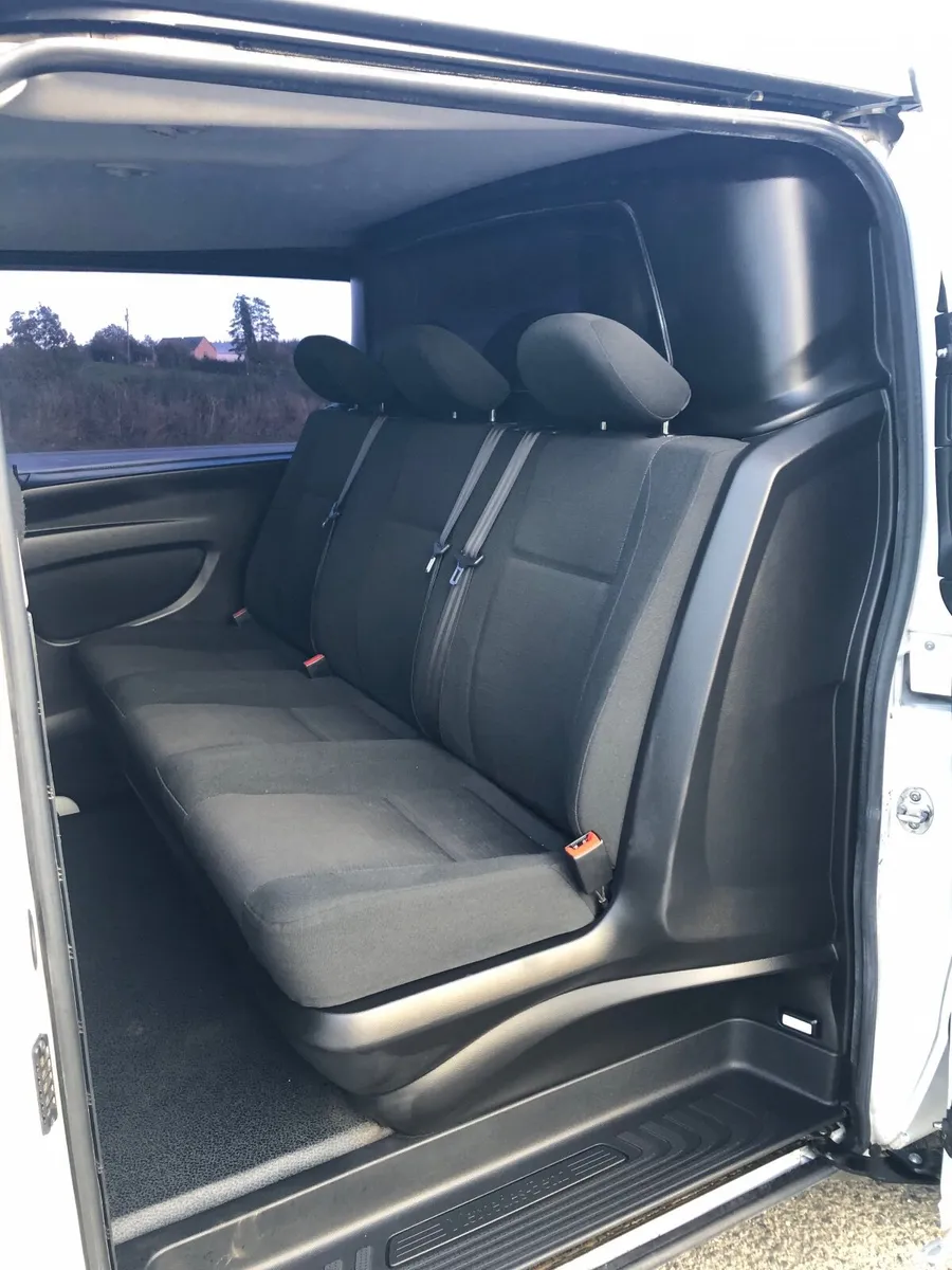 162 Mercedes-Vito  CREW CAB - Image 3