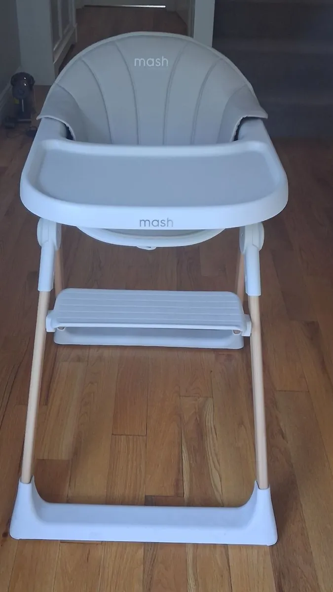 Baby high chair and play mat - Image 1