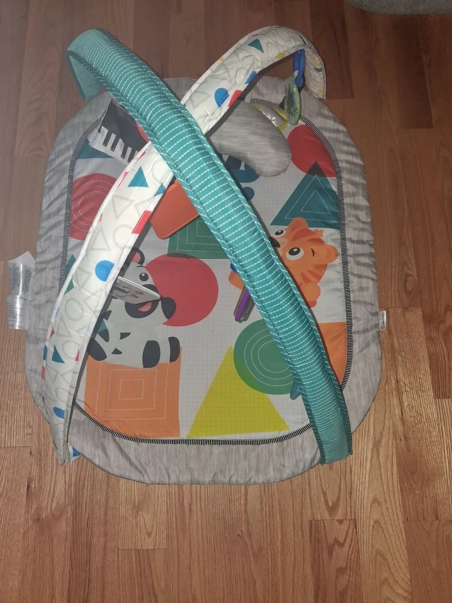 Baby high chair and play mat - Image 3
