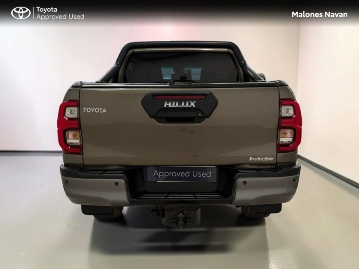 Toyota Hilux HILUX 2.8 INVINCIBLE AUTO No Vat Doc - Image 4