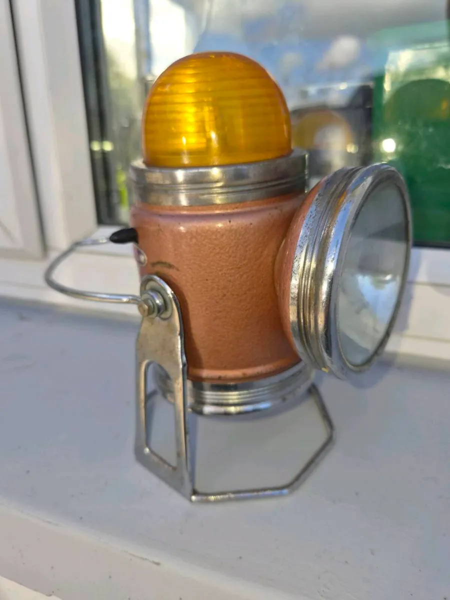 Old battery  light - Image 1