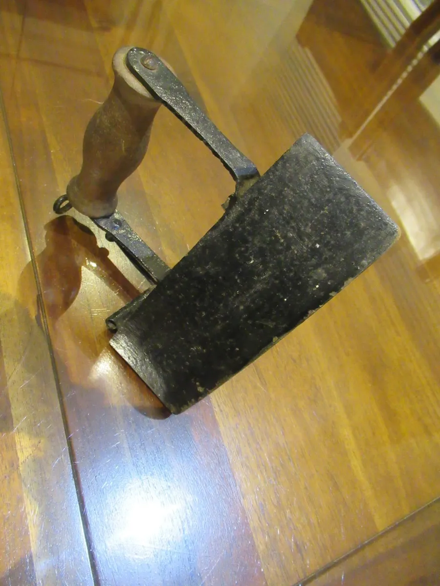 antique vintage black  iron clothes cottage pub - Image 3