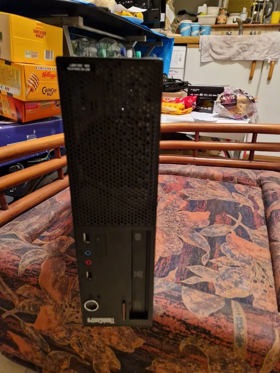 Lenovo ThinkCentre 300GB HDD, 2GB RAM Desktop PC - Image 2