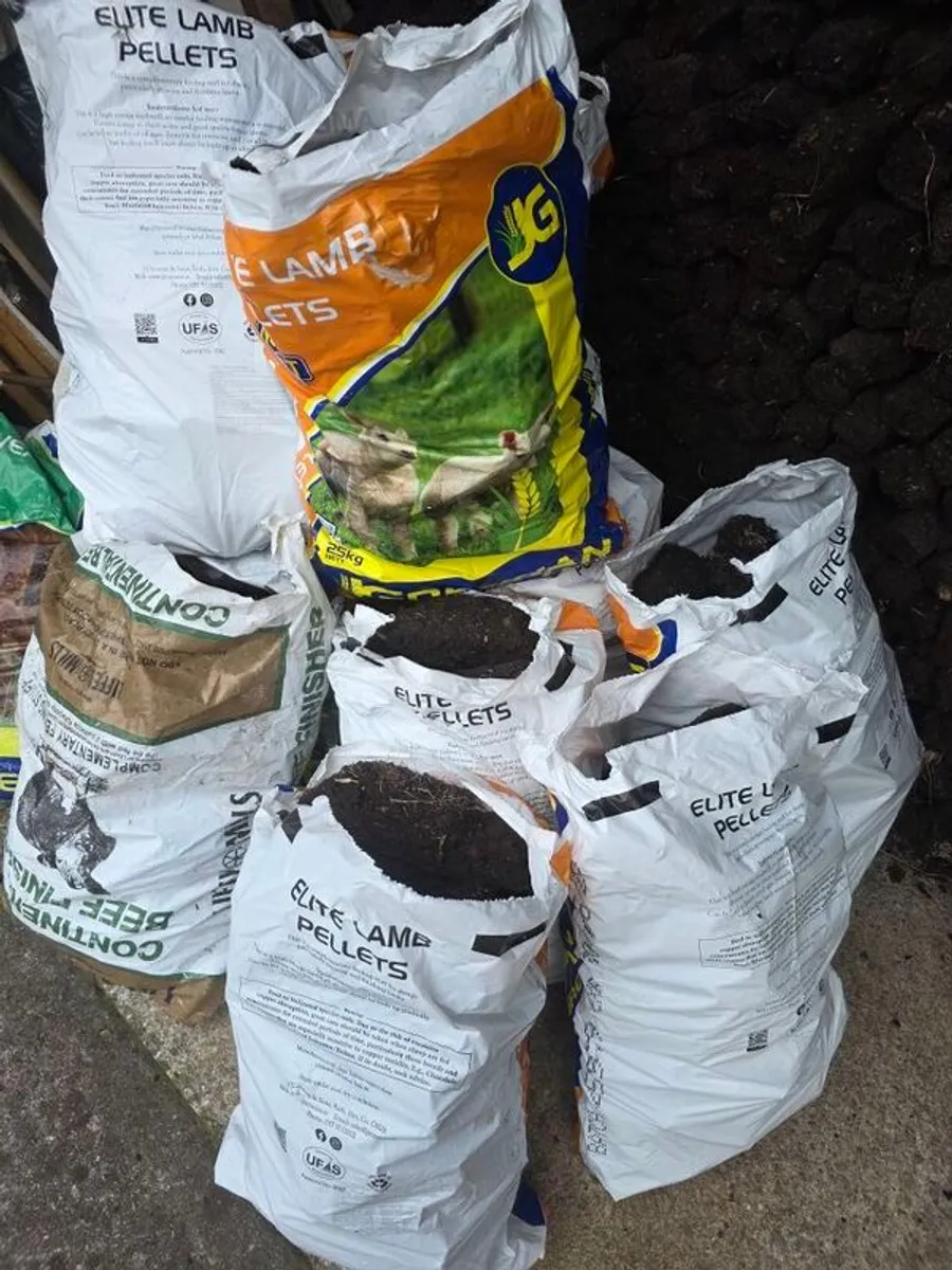 Bags of turf - Image 3