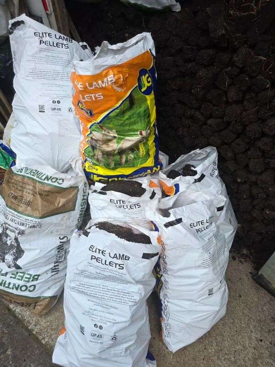 Bags of turf - Image 1